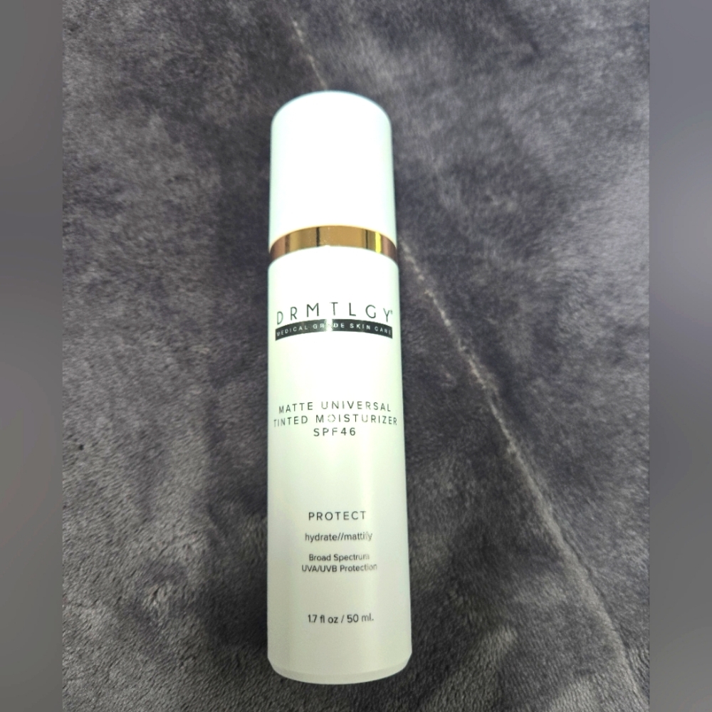 Drmtlgy Matte Universal Tinted Moisturizer